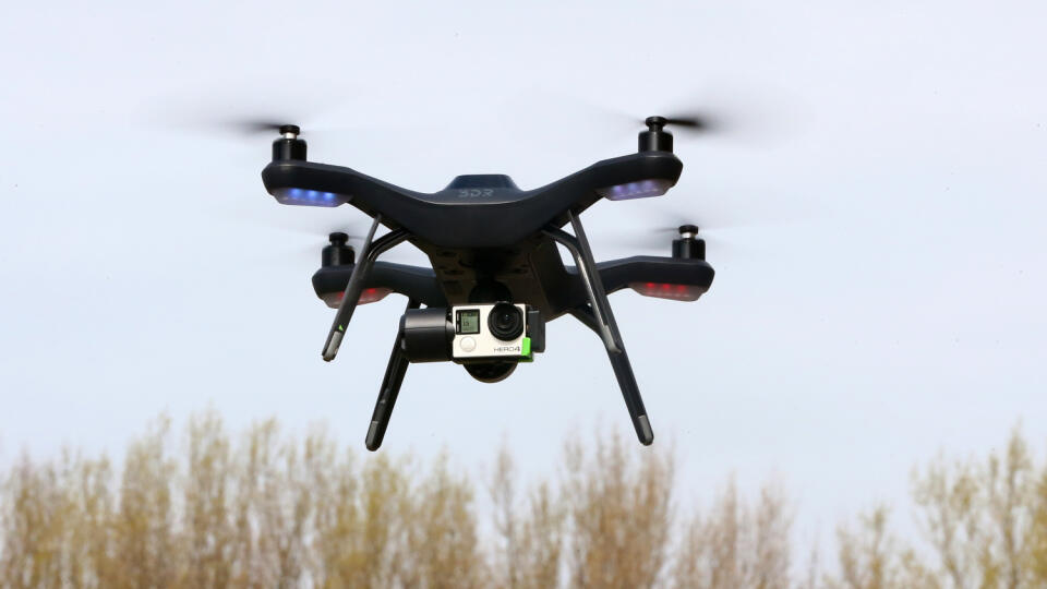 Recenzia bezpilotneho rotoroveho lietadla (DRON) 3DR SOLO pre portal pluska.sk