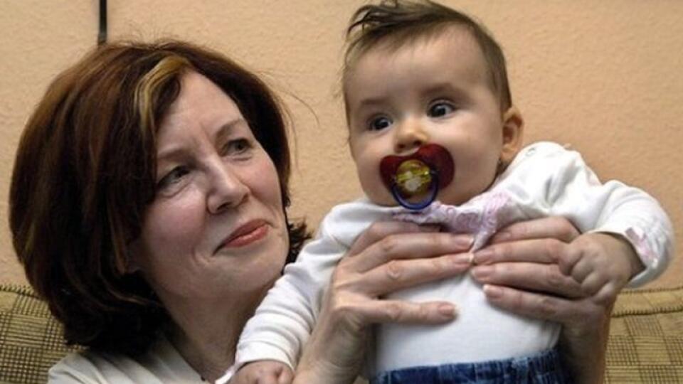Toto je najstaršia žena, ktorej sa podarilo porodiť štvorčatá, Nemka Annegret Raunigk.