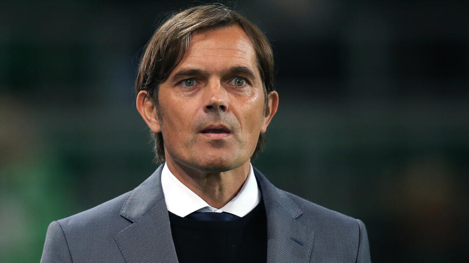 Bývalý holandský futbalový reprezentant Phillip Cocu sa stal novým trénerom Derby County. Vo funkcii nahradil Franka Lamparda, ktorý zamieril na lavičku FC Chelsea. Podľa agentúry DPA Cocu podpísal zmluvu na štyri roky.