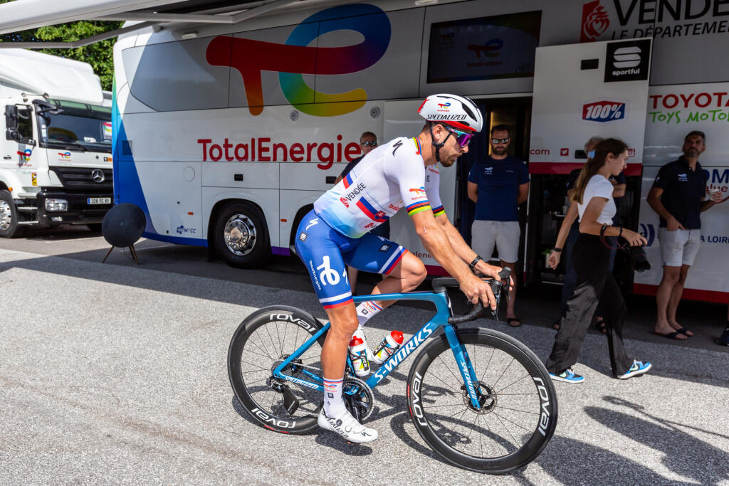 Sagan bol pred dnešnou úvodnou etapu skvele naladený. Úsmev mu však zmizol, pretože počas celého dňa pršalo.