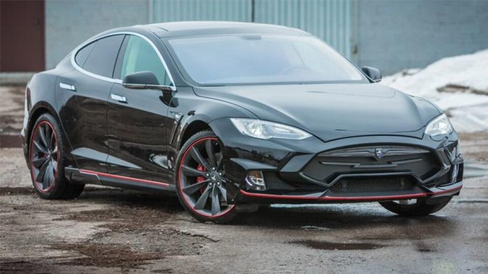 Larte Design Elizabeta Tesla Model S