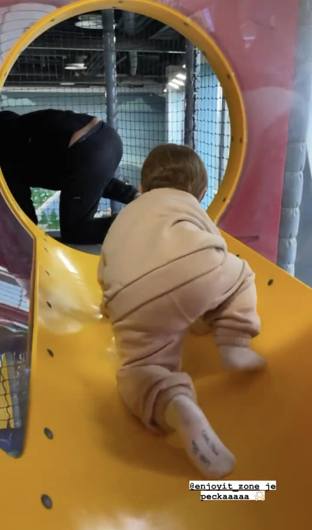 Neskôr sa rozhodol ísť aj s tatinom Michalom do zábavného hradu.