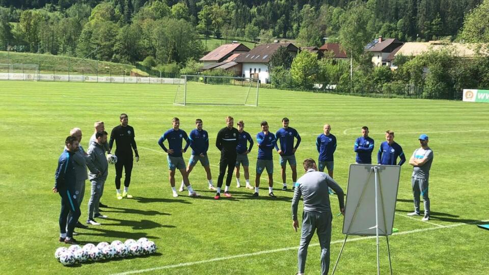 Slovenskí futbalisti sa na EURO pripravujú v Rakúsku.