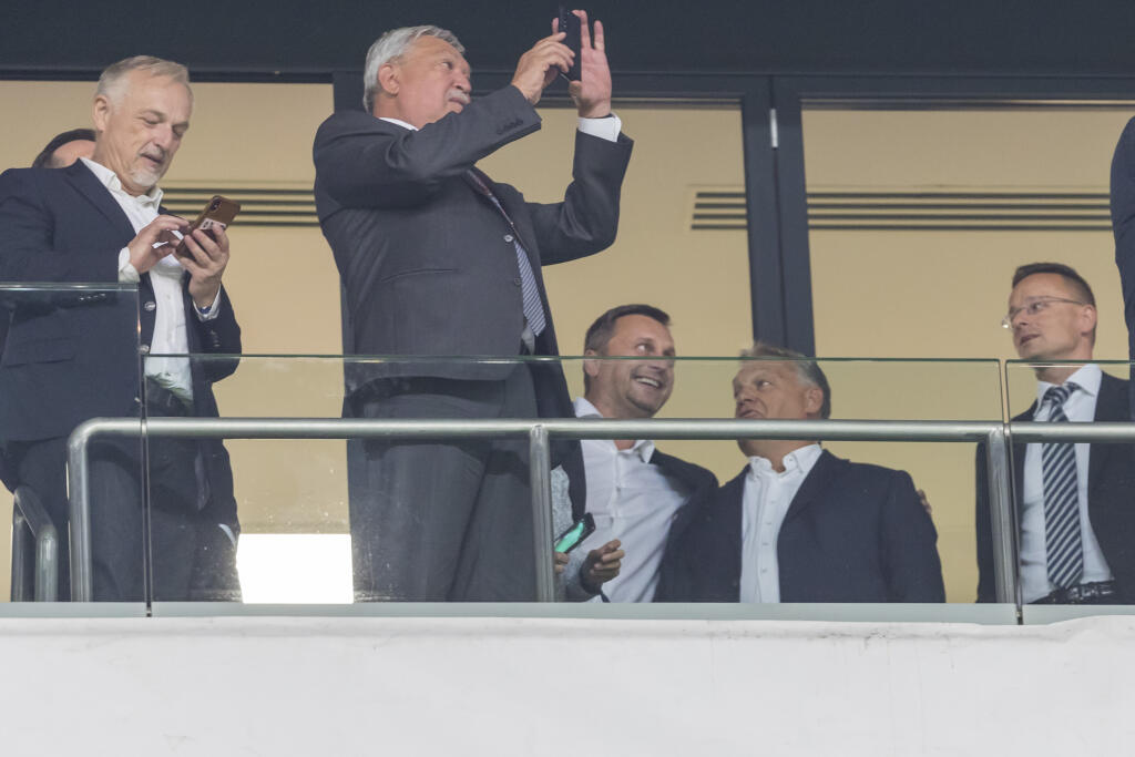 Danko nepohrdol ani futbalovými zápasmi. Jeden z nich sledoval po boku Viktora Orbána.