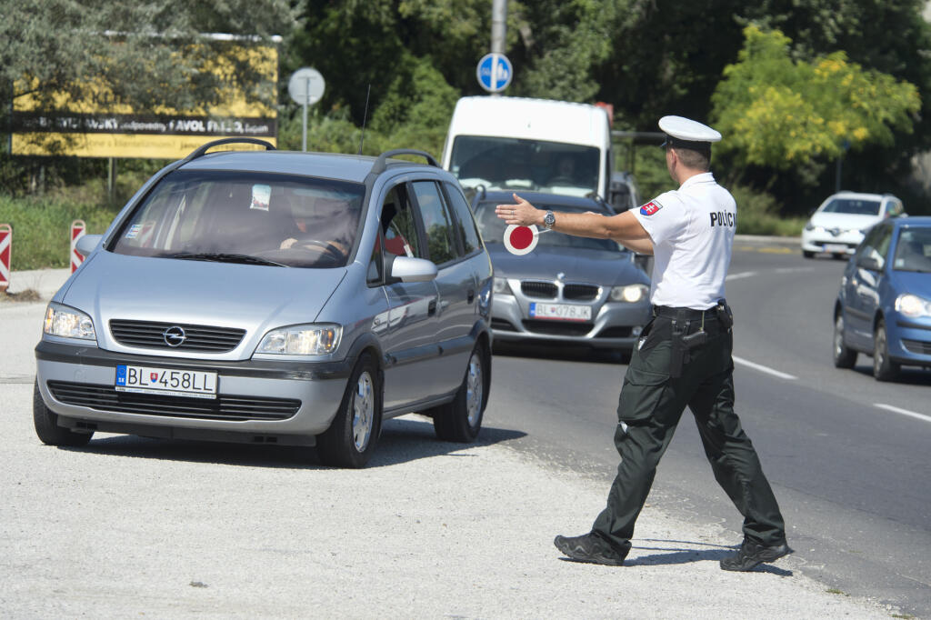 Keď vás zastaví policajná hliadka, pripravte si zelenú kartu.