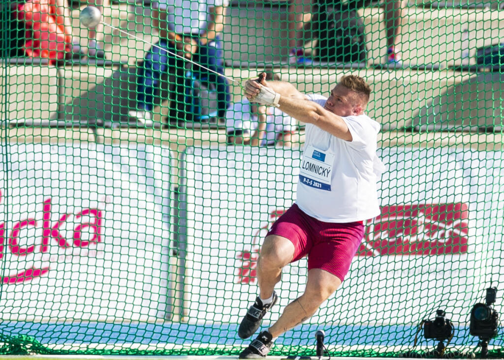 Na snímke slovenský kladivár Marcel Lomnický v súťaži na atletickom mítingu P-T-S v Šamoríne 2. júna 2021. FOTO TASR - Jakub Kotian