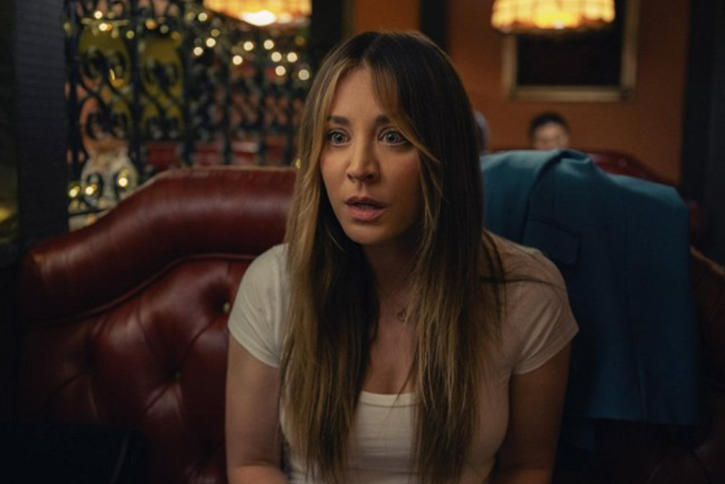 Kaley Cuoco v seriáli Podľa skutočnej udalosti (Based on a True Story).