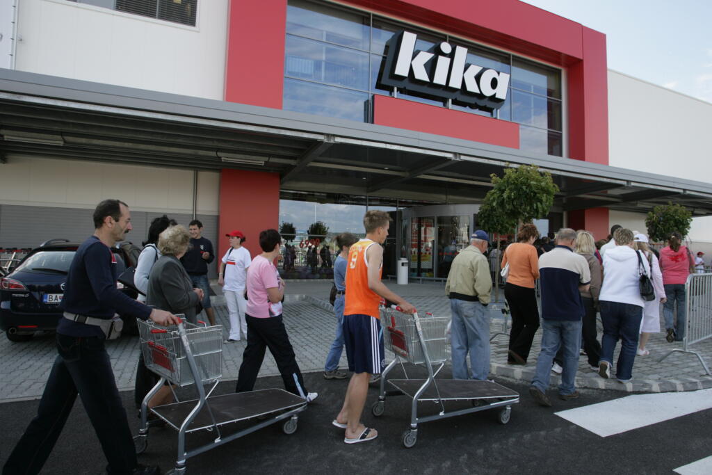Otvorenie obchodného domu Kika v roku 2008