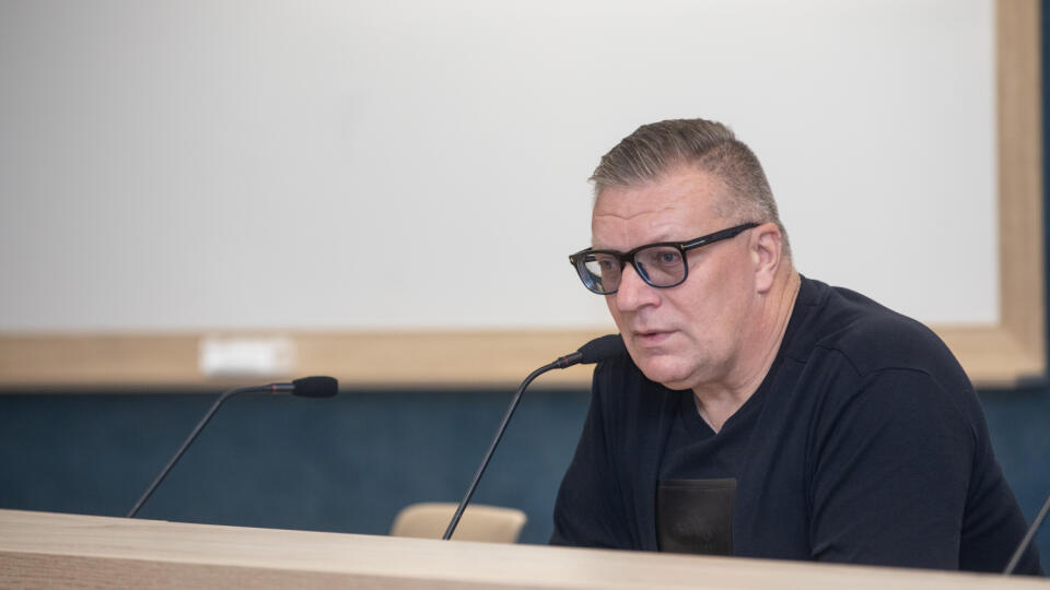 Na snímke je prezident Slovenského futbalového zväzu Ján Kováčik po neúspešnom asiociačnom termíne.
