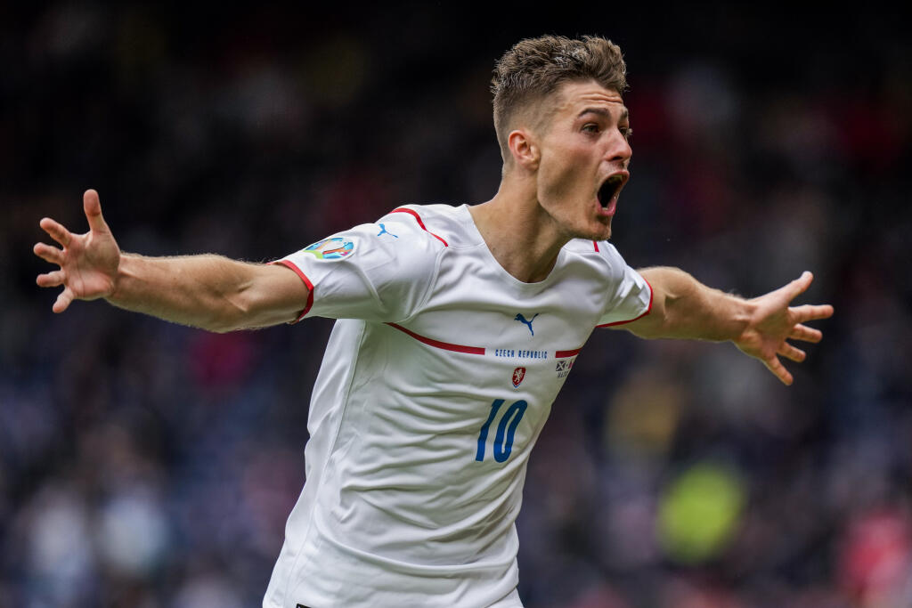 KK41 Glasgow - Český futbalista Patrik Schick sa teší zo svojho druhého gólu gólu počas zápasu základnej D-skupiny Škótsko - Česká republika na ME vo futbale 14. júna 2021 v Glasgowe. FOTO TASR/AP
Czech Republic's Patrik Schick celebrates after scoring his second goal during the Euro 2020 soccer championship group D match between Scotland and Czech Republic, at Hampden Park stadium in Glasgow, Scotland, Monday, June 14, 2021. (AP Photo/Petr David Josek, Pool)