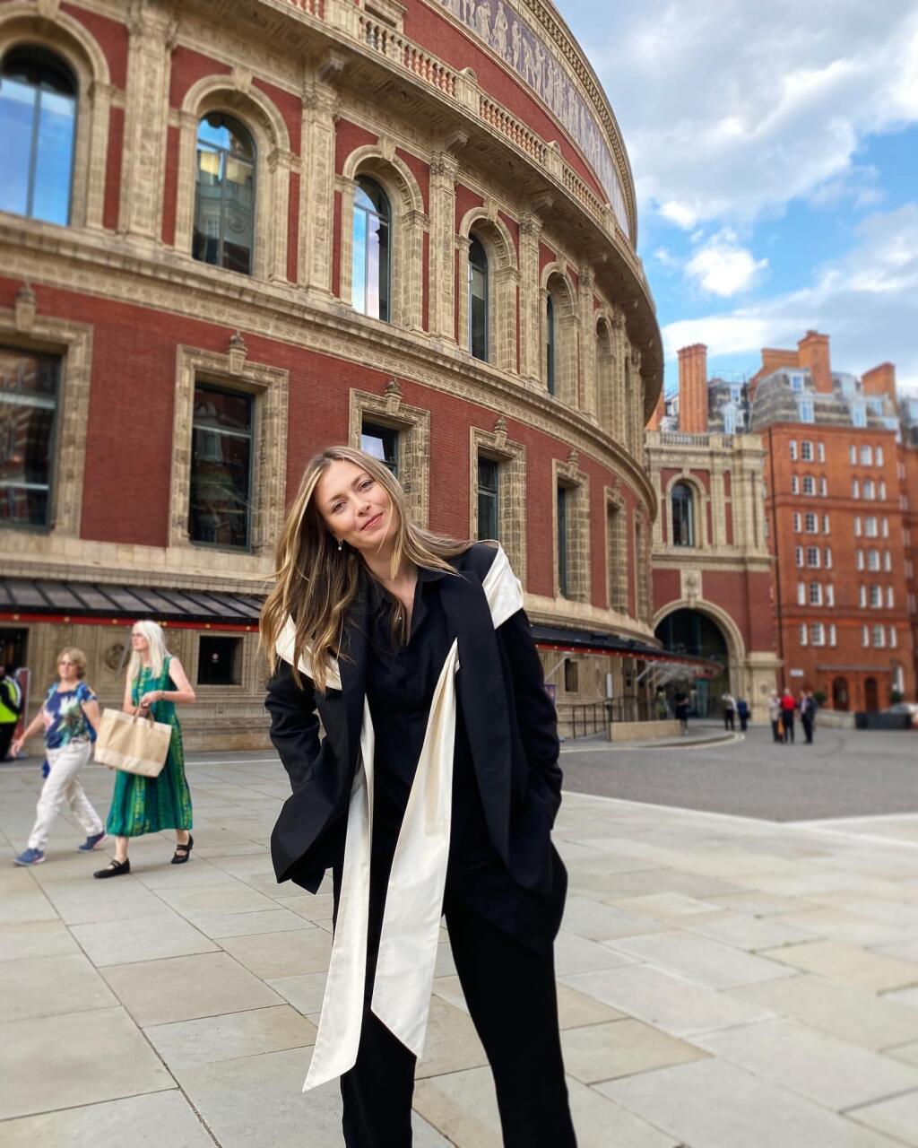 Maria Šarapovová pred Royal Albert Hall v Londýne.