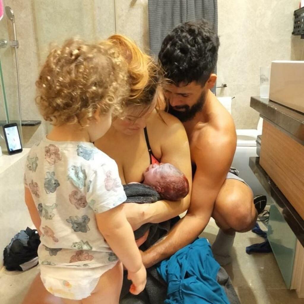 Bojovníčka Miesha Tate porodila synčeka, ale ten sa vypýtal na svet expresne rýchlo, a tak nestihla odísť do nemocnice a priviedla ho na svet doma v kúpeľni.