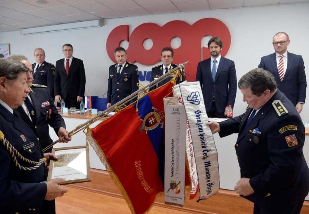 Kaliňák má kanceláriu u dobrovoľných hasičov. Komentovať to nechce