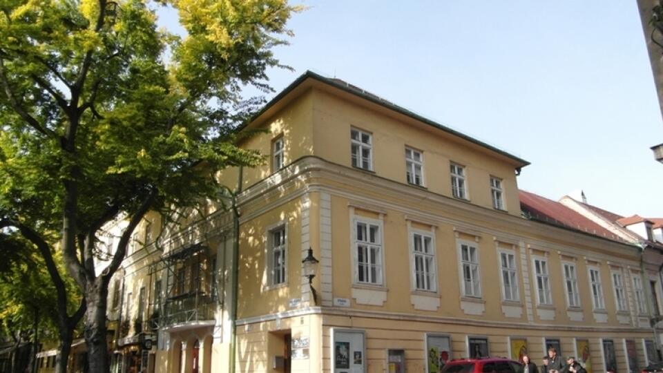 Prítomnosť: Storočné kino stále premieta.