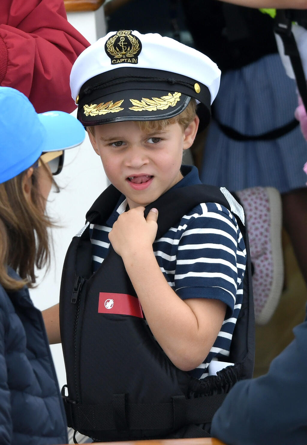 V Británii sa uskutočnili kráľovské charitatívne preteky plachetníc, ktorých sa zúčastnili aj vojvodkyňa Kate s manželom, princom Williamom. Rodičov prišli podporiť aj ich dve rozkošné deti, princ George a princezná Charlotte.