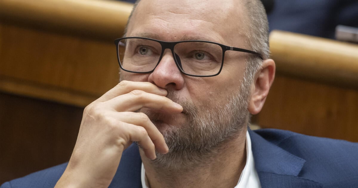Bol lepším premiérom MATOVIČ alebo FICO? Exminister SULÍK ŠOKUJE