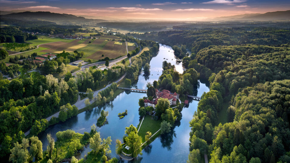 Ostrovný hrad Otočec.