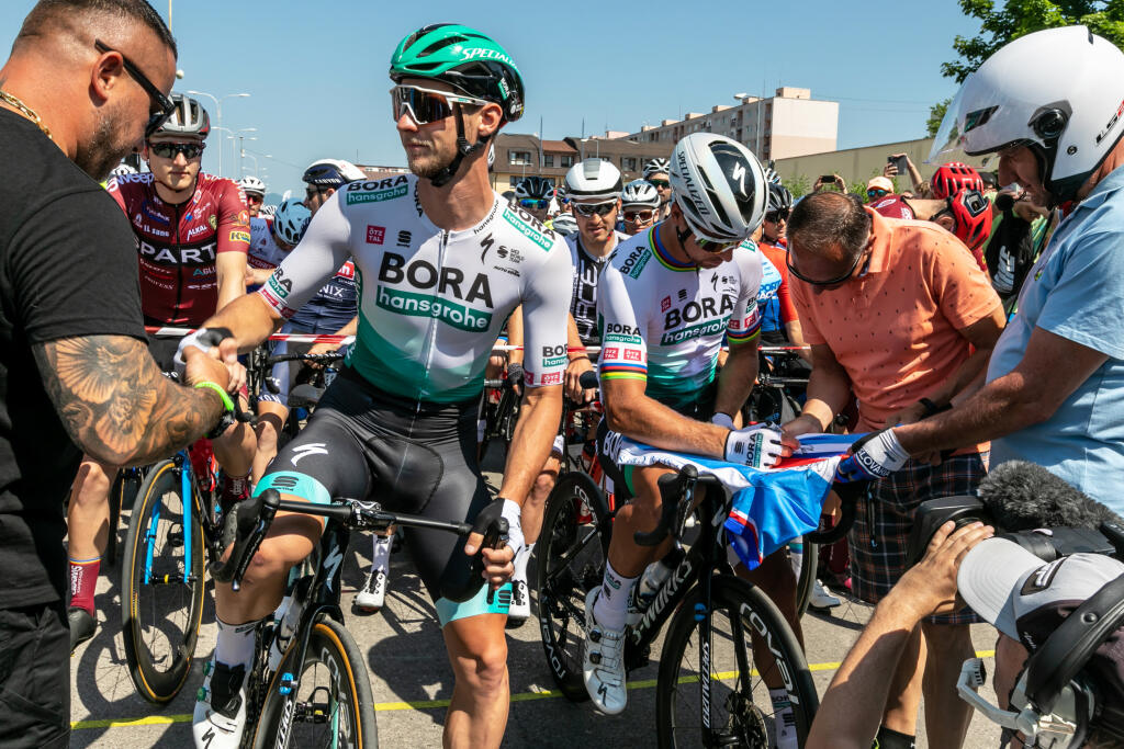 Peter Sagan (vpravo) slovenský šampionát ovládol s prstom v nose.