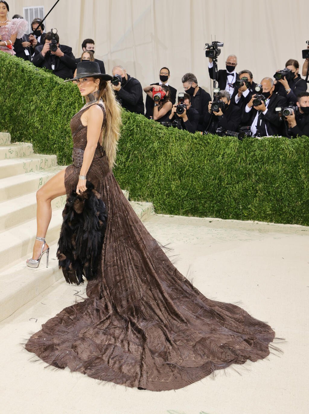 Jennifer Lopez šatách Ralph Lauren.