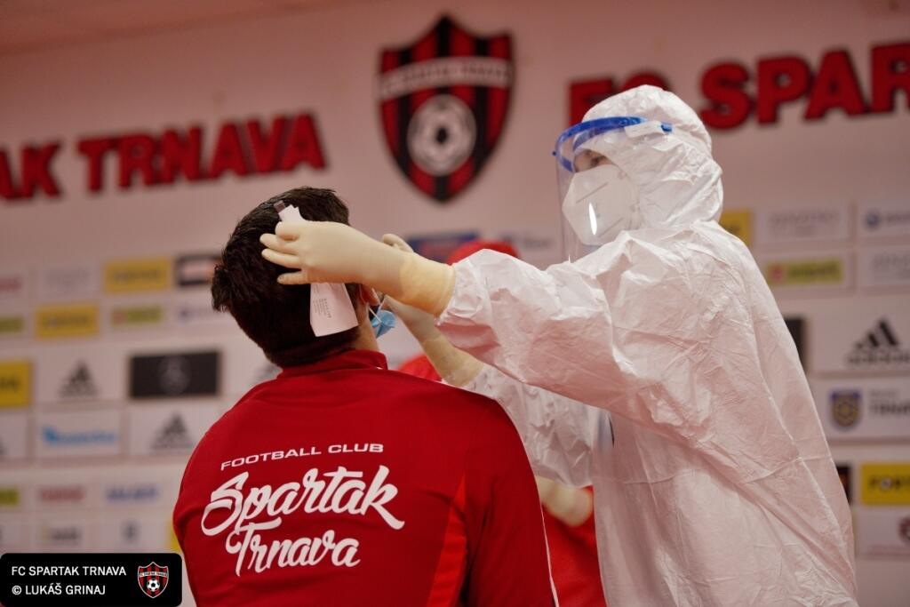 Testovanie hráčov, trénerov a funkcionárov, ktorí budú na zápasoch, je už ukončené.