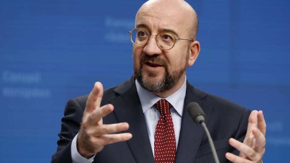 JB 16 Brusel - Predseda Európskej rady Charles Michel počas tlačovej konferencie s predsedníčkou Európskej komisie Ursulou von der Leyenovou po mimoriadnom zasadnutí Európskej rady na summite EÚ v Bruseli 1. februára 2024. Lídri členských štátov EÚ sa na mimoriadnom summite v Bruseli dohodli na finančnej pomoci pre Ukrajinu vo výške 50 miliárd eur. FOTO TASR/AP
European Council President Charles Michel talks to journalists during a joint news conference with European Commission President Ursula