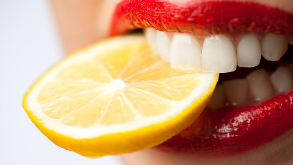 Pretty,Cool,Caucasian,Girl,Biting,Slice,Of,Lemon,macro,Detail,Closeup