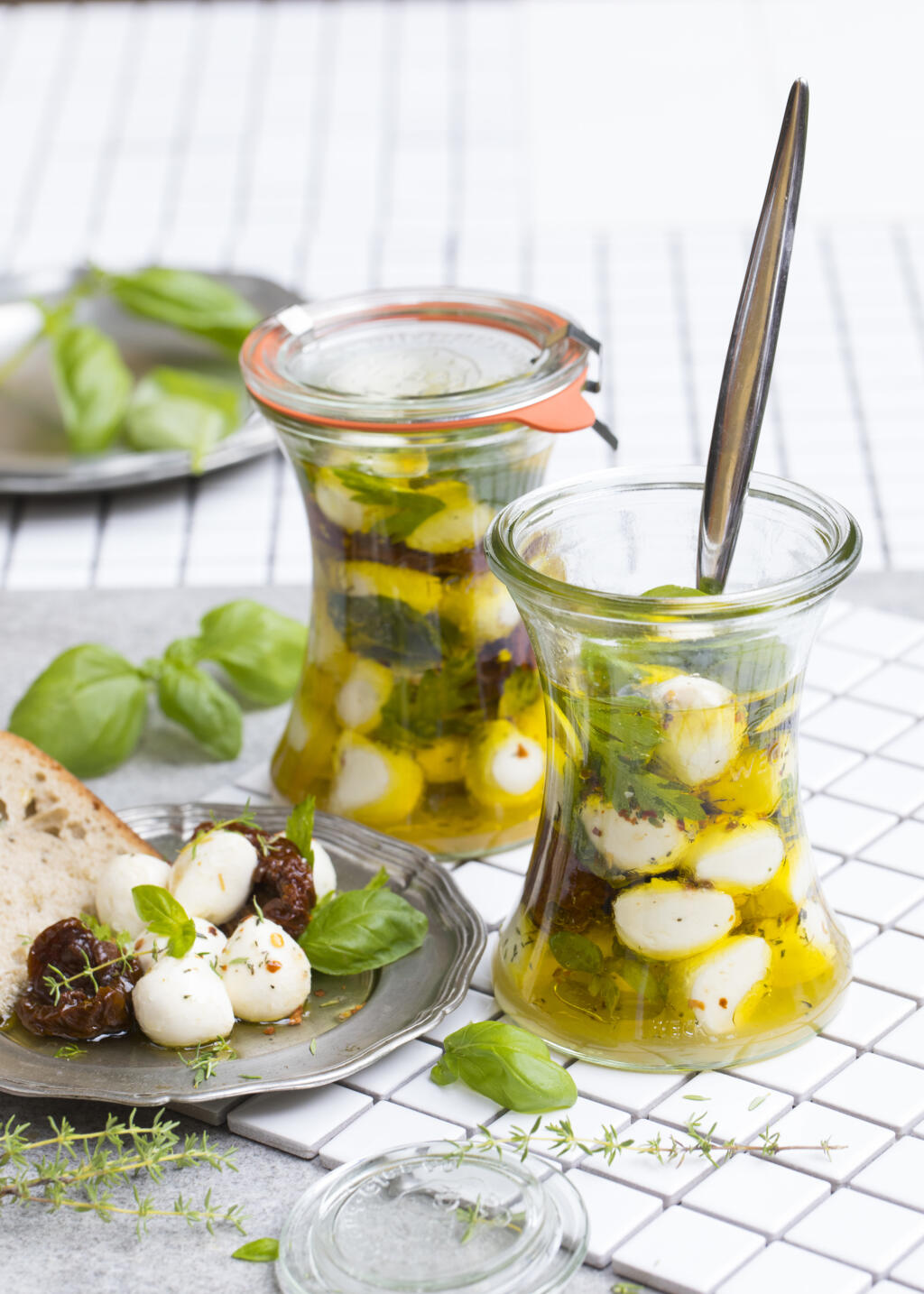 Mozzarella s bylinkami a čili