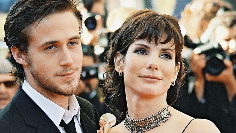 Sandra Bullock (53) a Ryan Gosling (37)