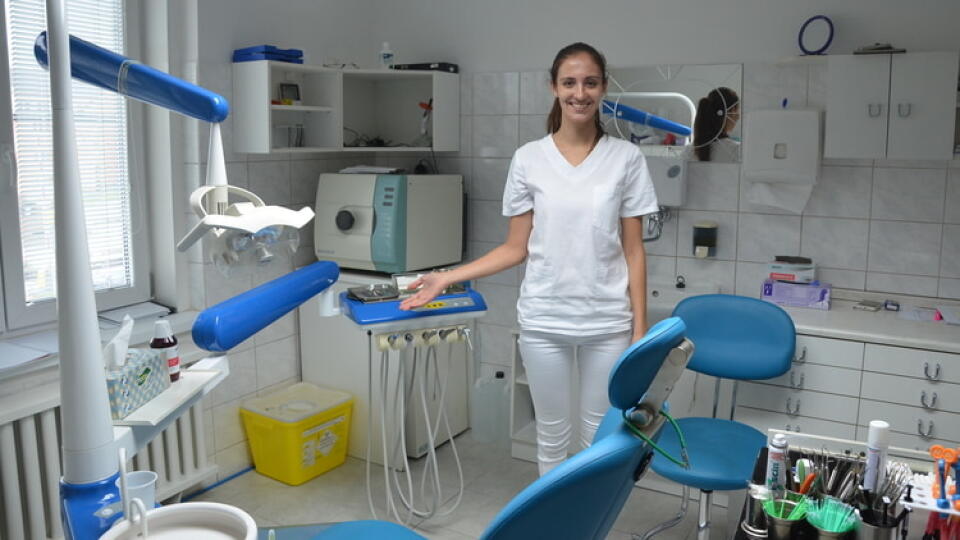 „Do tohto kresla si nemusíte sadať so strachom,“ hovorí zubárka Monika Maľovaníková.