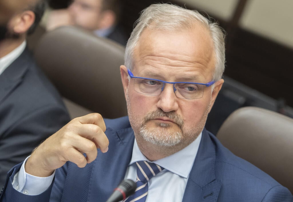 Na snímke štátny tajomník ministersrva hospodárstva SR Peter Švec počas rokovania 113. schôdze vlády SR 26. októbra 2022 v Bratislave. FOTO TASR - Martin Baumann