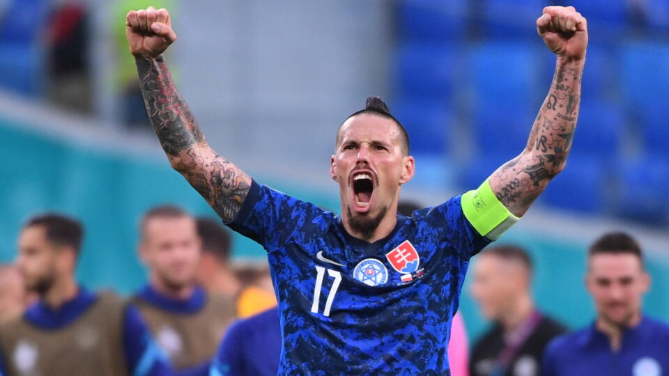 Na snímke kapitán slovenskej futbalovej reprezentácie Marek Hamšík oslavuje víťazstvo 2:1 v zápase E-skupiny na majstrovstvách Európy vo futbale Poľsko - Slovensko 14. júna 2021 v ruskom Petrohrade. FOTO TASR - Martin Baumann