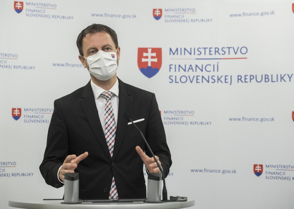 Na snímke minister financií SR Eduard Heger (OĽaNO) počas brífingu na Tému: Oznámenie víťaza výberového konania na predsedu Rady pre rozpočtovú zodpovednosť (RRZ) 8. septembra 2020 v Bratislave. Novým predsedom RRZ by sa mal stať ekonomický expert a bývalý viceguvernér Národnej banky Slovenska Ján Tóth. FOTO TASR - Martin Baumann 