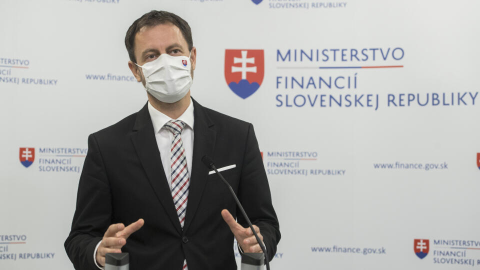 Na snímke minister financií SR Eduard Heger (OĽaNO) počas brífingu na Tému: Oznámenie víťaza výberového konania na predsedu Rady pre rozpočtovú zodpovednosť (RRZ) 8. septembra 2020 v Bratislave. Novým predsedom RRZ by sa mal stať ekonomický expert a bývalý viceguvernér Národnej banky Slovenska Ján Tóth. FOTO TASR - Martin Baumann