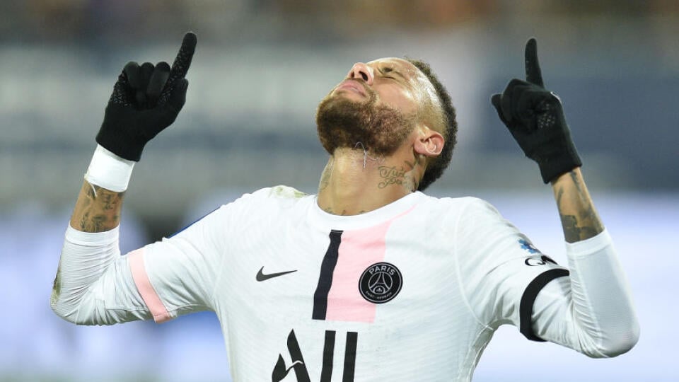 Neymar strelil dva góly v zápase proti Bordeaux. Takto sa pozeral k nebesiem pre tragicky zosnulú kamarátku.