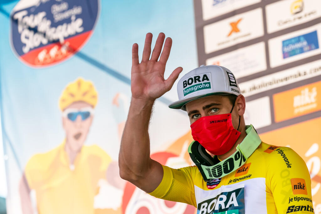 Uvidíme Tour de France opäť s prísnymi obmedzeniami? Nie je vylúčené, že nadšení fanúšikovia sa k cyklistom takto blízko nedostanú.