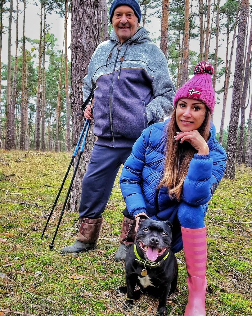 Zora Czoborová rada trávi čas s otcom na čerstvom vzduchu.
