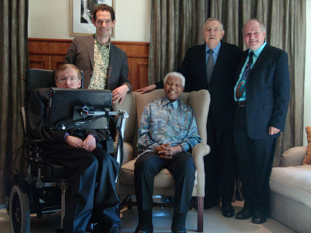 Твиттер профессора. Стивен Хокинг семья. Стивен Хокинг фото с семьей. Стивен Хокинг дети и внуки фото. Stephen Hawking in the Zero Gravity.
