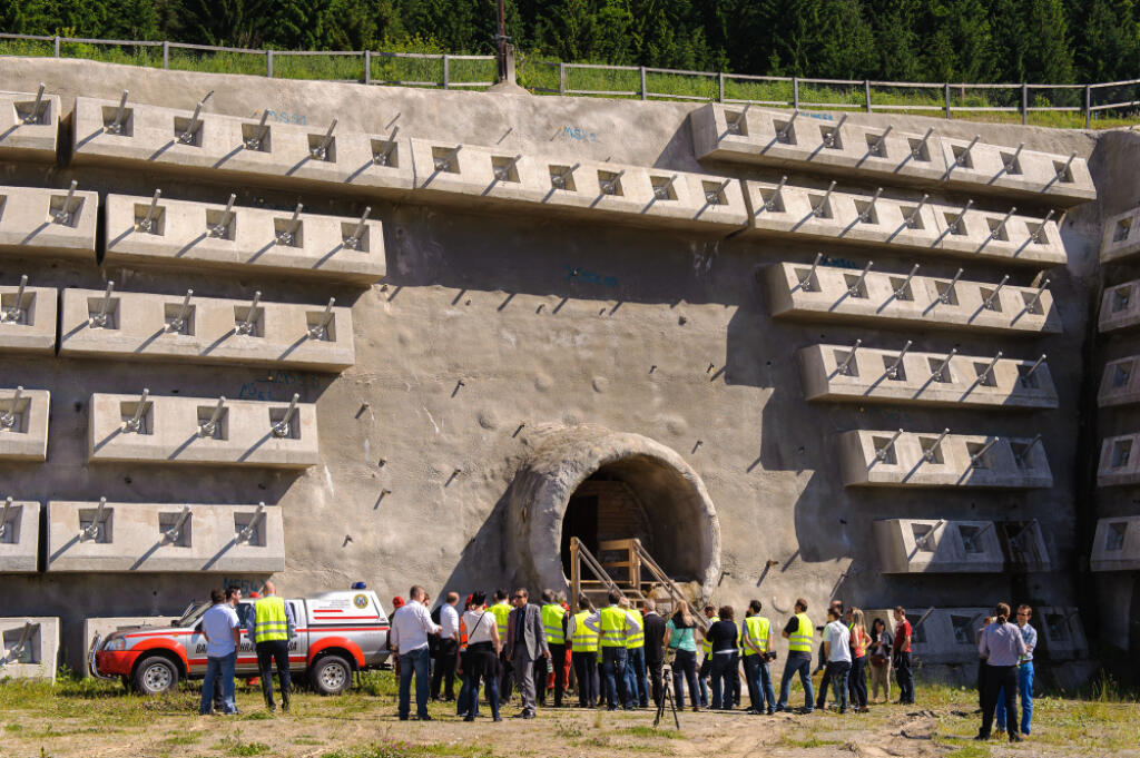 Výstavba kľúčového úseku diaľnice D1 s najdlhším tunelom odštartuje v utorok