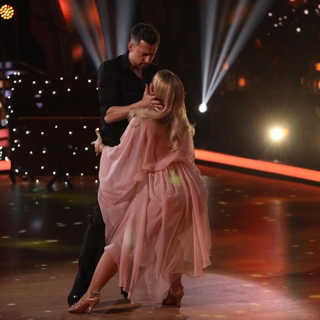 Tretie finálové kolo Let's Dance. Dominika Cibulková a jej rumba.