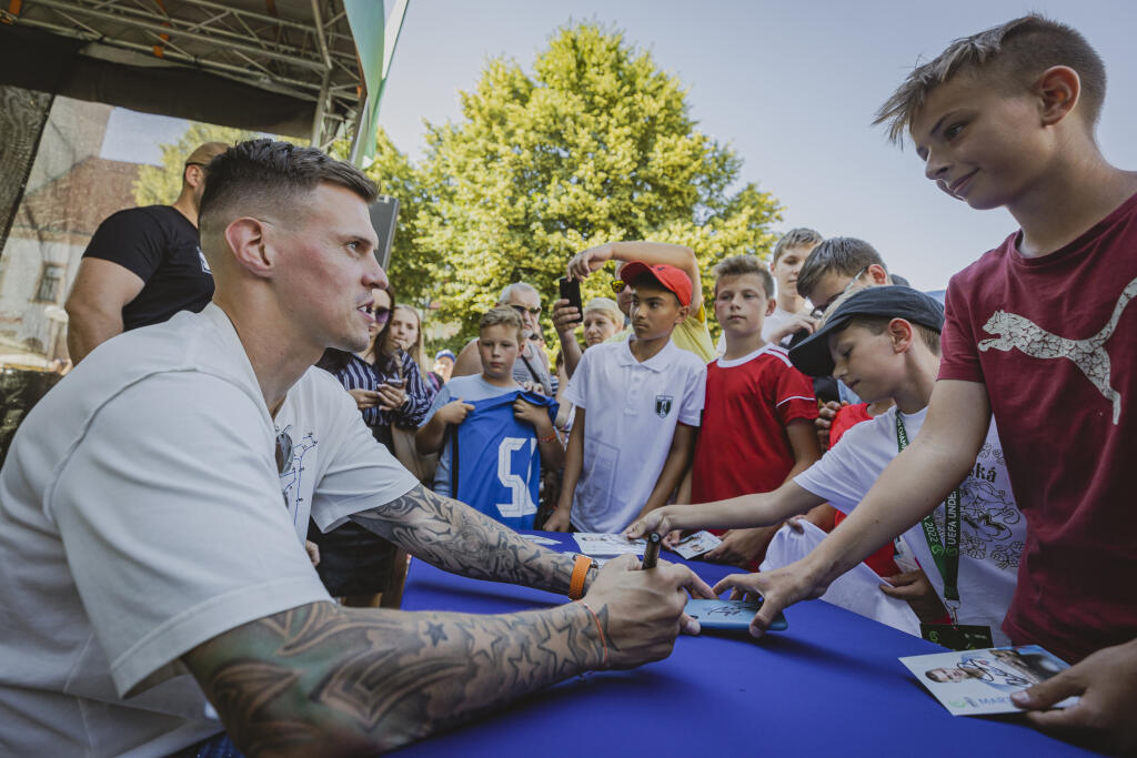 Nádejní futbalisti majú Martina Škrtela za vzor. Teraz je na tréneroch, aby im vysvetlili, prečo mala ich ikona v hlave skrat.