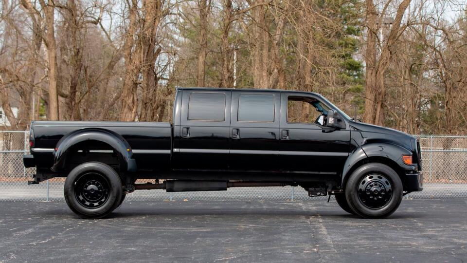 Ford F-650 Super Duty.