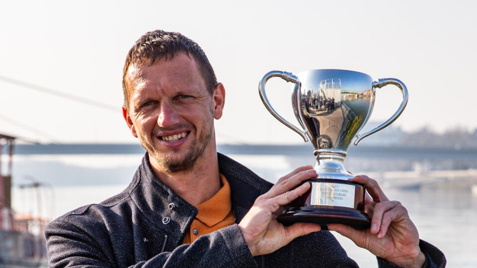 Na snímke je Filip Polášek, získal prvý grandslamový titul v kariére po boku Chorváta Ivana Dodiga na Australian Open vo štvorhre.
