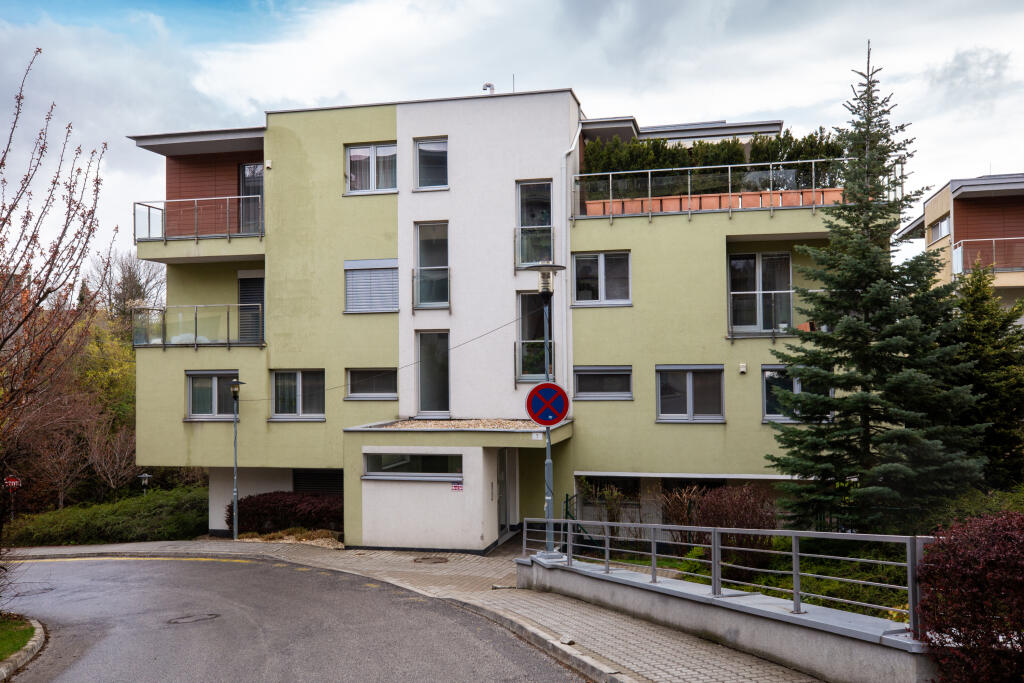 Nehnuteľnosť patriaca herečke Zdene Studenkovej v Bratislave.