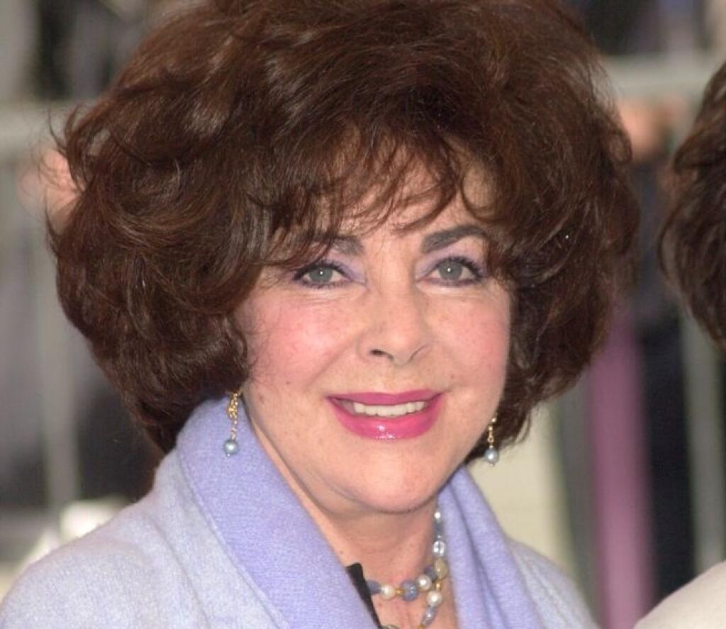 14feb2000:,Actress,Elizabeth,Taylor,At,Hollywood,Walk,Of,Fame,Star