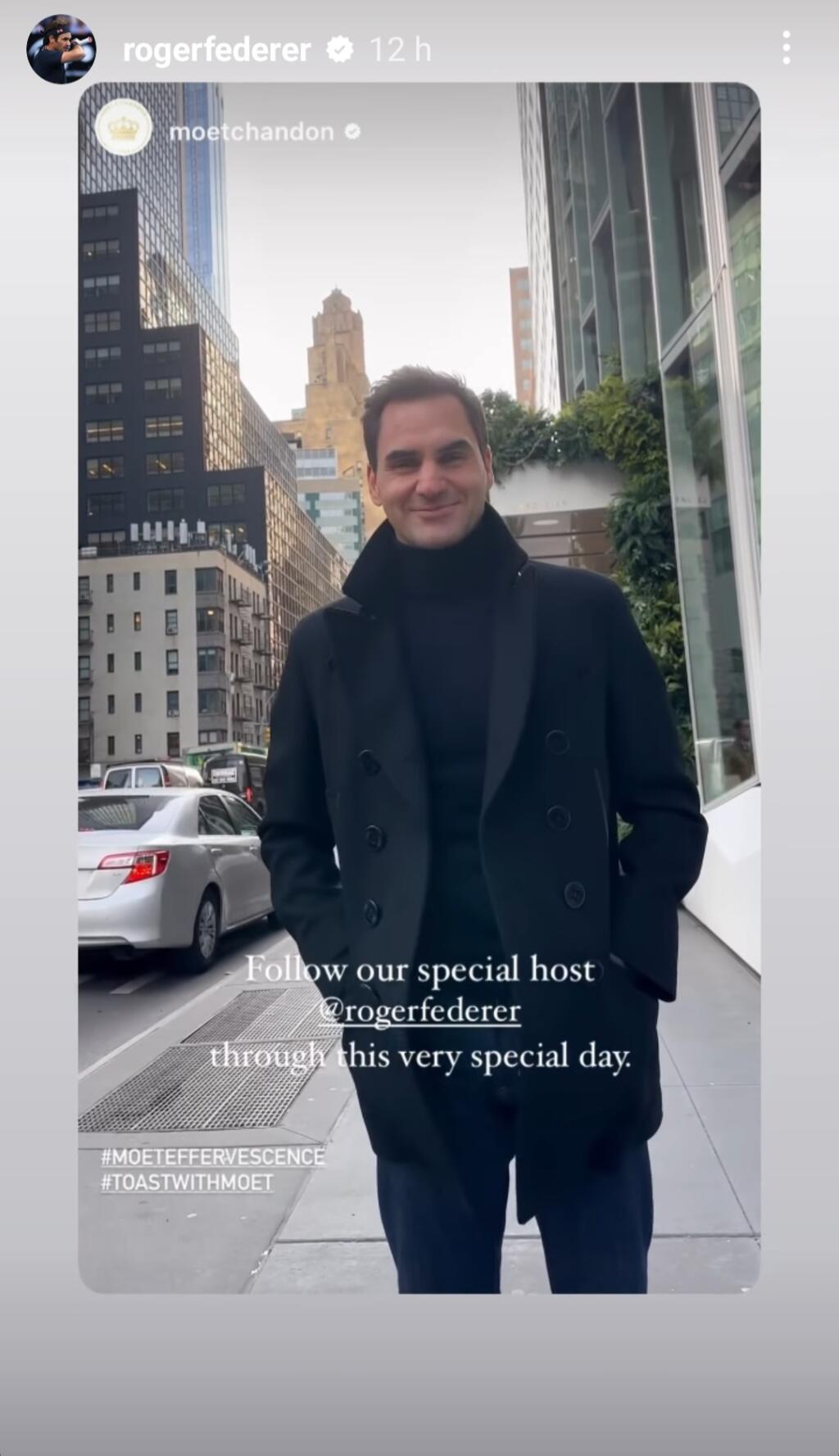 Potom sa vysmiaty vybral do Lincoln Center, kde ho zaliali svetlá reflektorov a blesky fotoaparátov. Zrejme takúto pozornosť miluje.