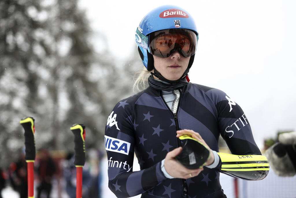 WA 44 Kronplatz - Americká lyžiarka Mikaela Shiffrinová sa pripravuje pred štartom 1. kola obrovského slalomu Svetového pohára v alpskom lyžovaní v talianskom Kronplatzi v utorok 24. januára 2023. FOTO TASR/AP
United States' Mikaela Shiffrin prepares for an alpine ski, women's World Cup giant slalom, in Kronplatz, Italy, Tuesday, Jan. 24, 2023. (AP Photo/Gabriele Facciotti)
