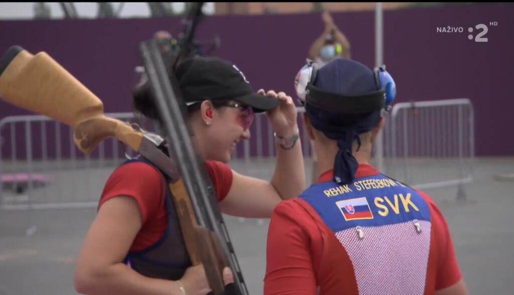Američanka Browningová prišla k Slovenke a objala ju.