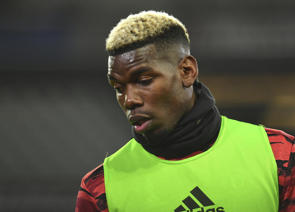WA 28 archív Londýn - Na archívnej snímke z 5. decembra 2020 futbalista Manchestru United Paul Pogba sa rozcvičuje pred zápasom anglickej Premier League West Ham United - Manchester United v Londýne 5. decembra 2020. Francúzsky futbalista Paul Pogba sa v Manchestri United necíti byť šťastný a v zimnom prestupovom okne by anglický klub mohol opustiť. Povedal to agent 27-ročného stredopoliara Mino Raiola. Pogba prišiel na Old Trafford z Juventusu Turín v roku 2016 za vtedy rekordnú sumu 89 milióno