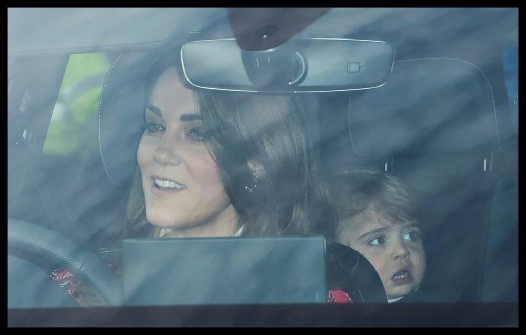 Vojvodkyňa Kate viezla v aute princa Louisa a princeznú Charlotte.