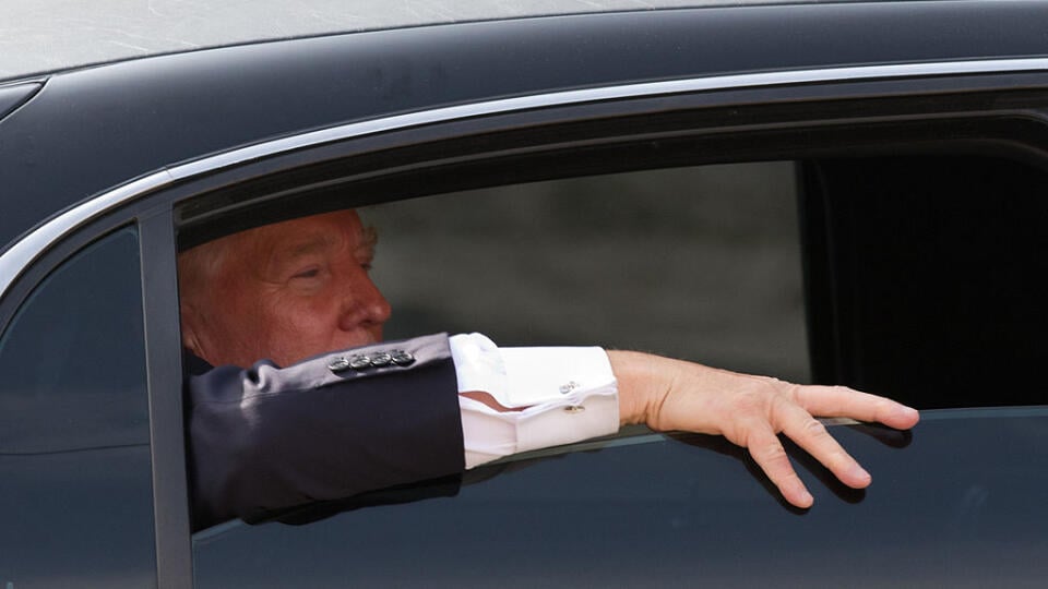 Donald Trump sedí v „Beštii“